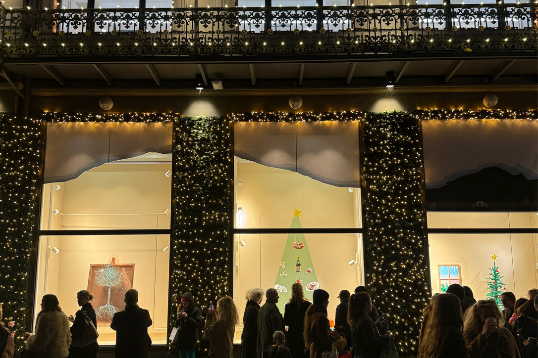 Rose Eken & Lulu Kaalund decorates Magasin du Nords windows for Christmas